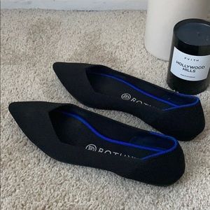 Rothy’s black pointed flat